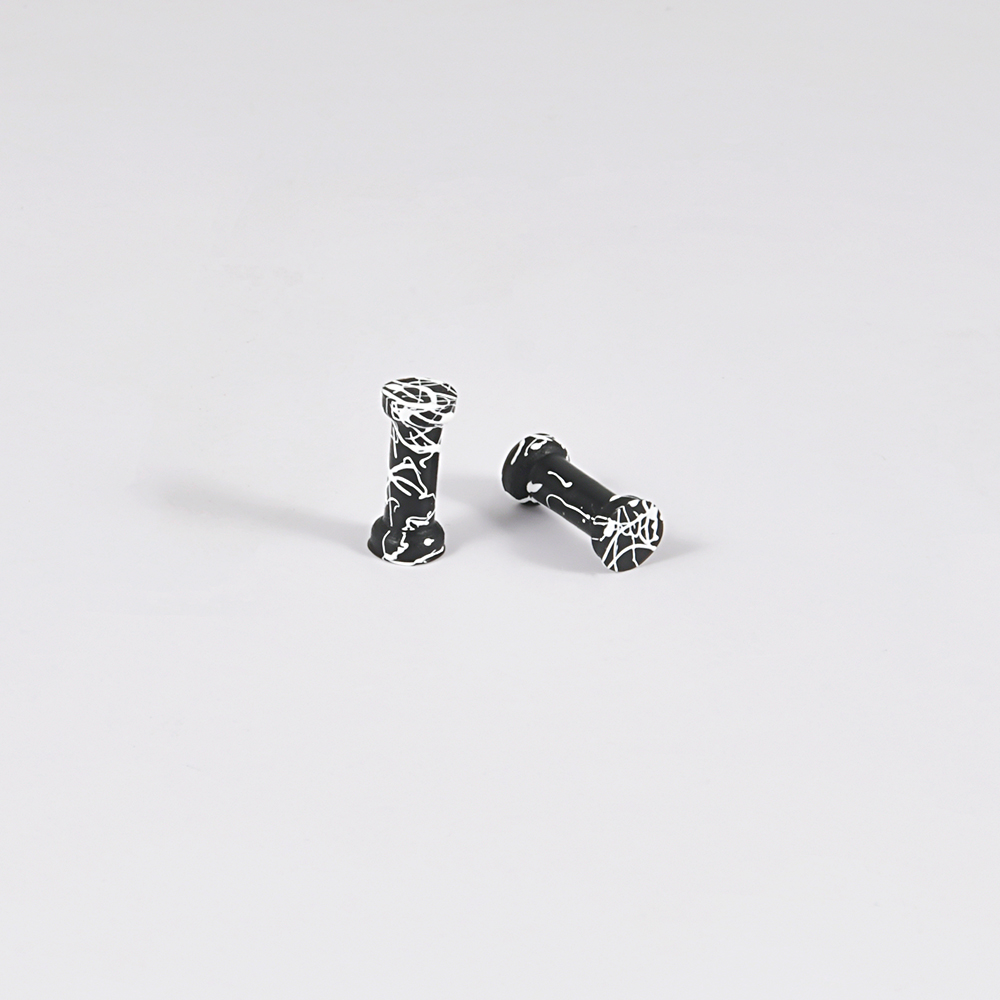 Pair Black And White lines Sil – Body Jewelry Gauges Bewertung und Preis