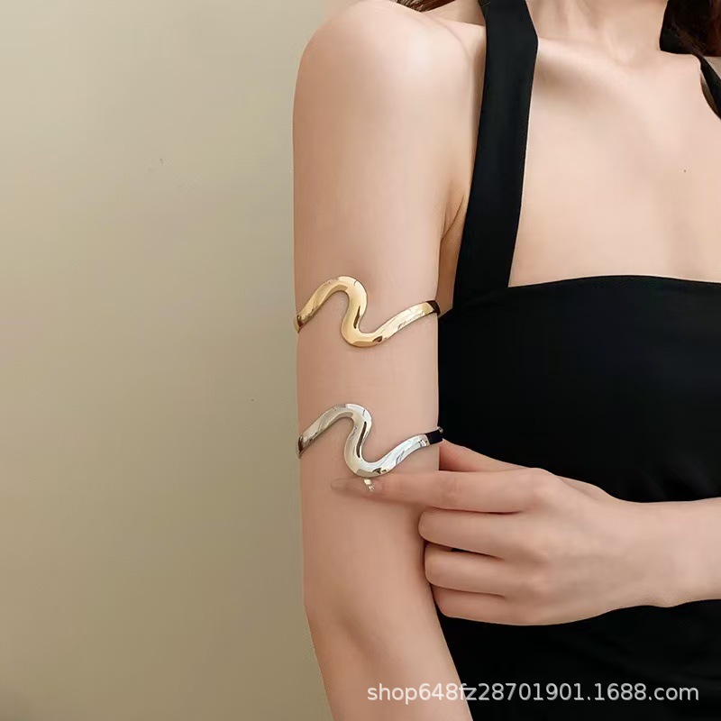 Metal wave shape bracelet arm  – Body Jewelry Rings Bewertung und Preis