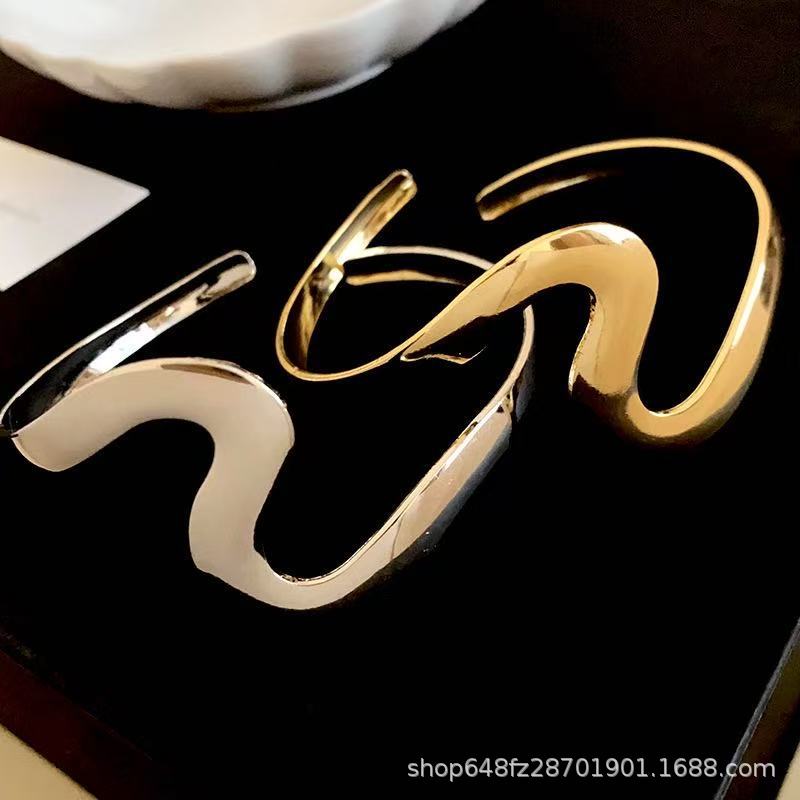 Metal wave shape bracelet arm  – Body Jewelry Rings Bewertung und Preis